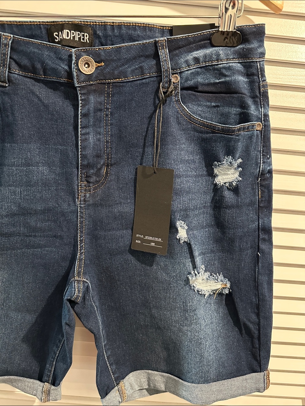 NWT Sandpiper Premium Distressed Front Denim Shorts w/five pockets - Size 18W - Picture 2 of 7